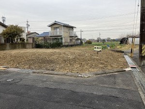 建築条件無し：鈴鹿市池田町　南向き角地