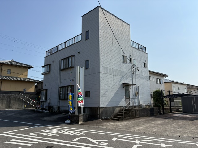四日市市みゆきケ丘　鉄骨造陸屋根中古住宅　